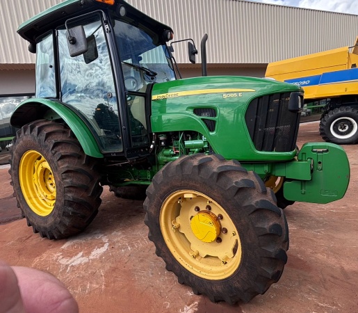 Trator John Deere 5085E ano 2017