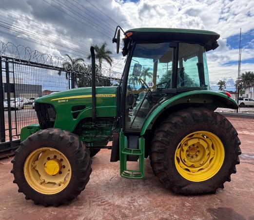 Trator John Deere 5080E ano 2017