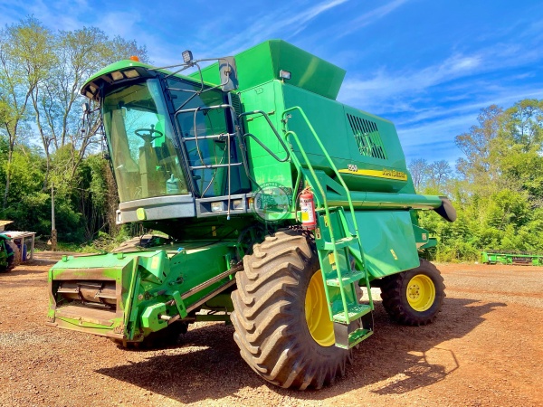 Colheitadeira John Deere 1550 ano 2008 - 1550 - Máquinas Agrícolas
