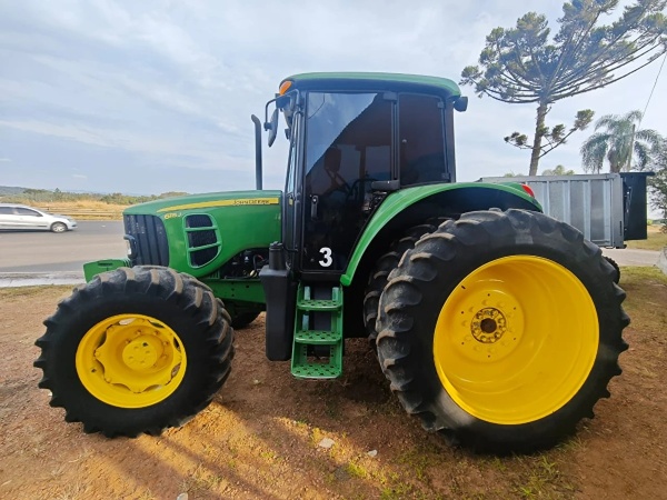 Trator John Deere 6115J ano 2021