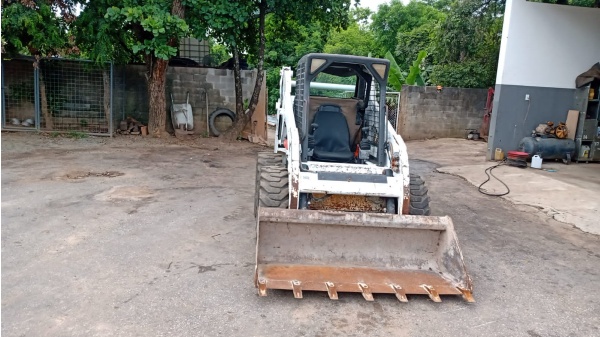 Mini Carregadeira Bobcat S185 ano 2012