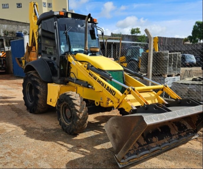 Retroescavadeira New Holland B95B 4x4 ano 2020