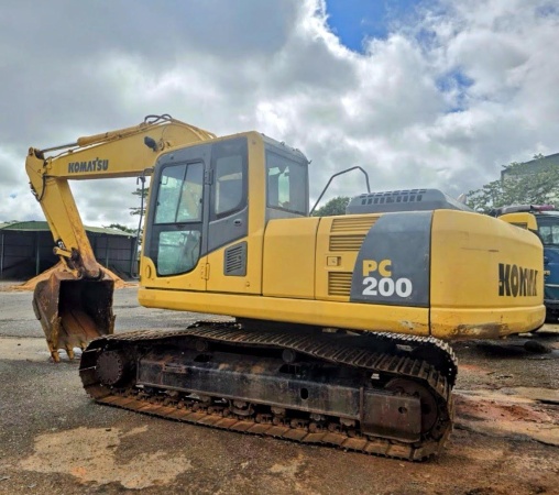 Escavadeira Komatsu PC200 ano 2011