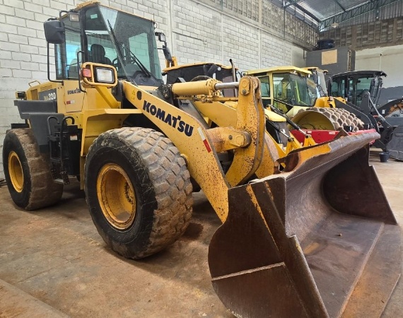 Pá Carregadeira Komatsu WA320 ano 2019 - WA320 - Máquinas de Linha Amarela