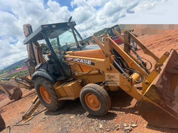 Retroescavadeira Case 580 M