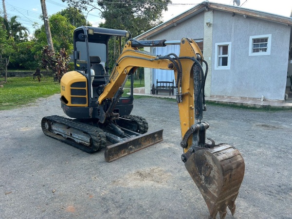 Mini Escavadeira Wacker Neuson EZ28 ano 2012