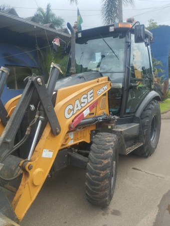 Retroescavadeira Case 580 N ano 2023