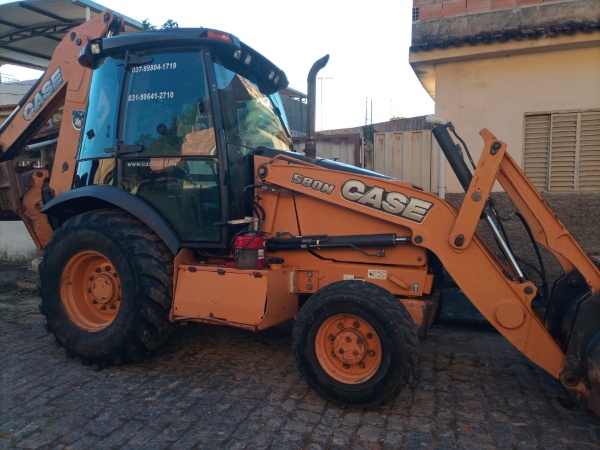 Retroescavadeira Case 580 N  ano 2014