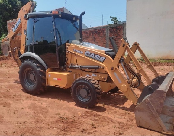 Retroescavadeira Case 580 N  ano 2014