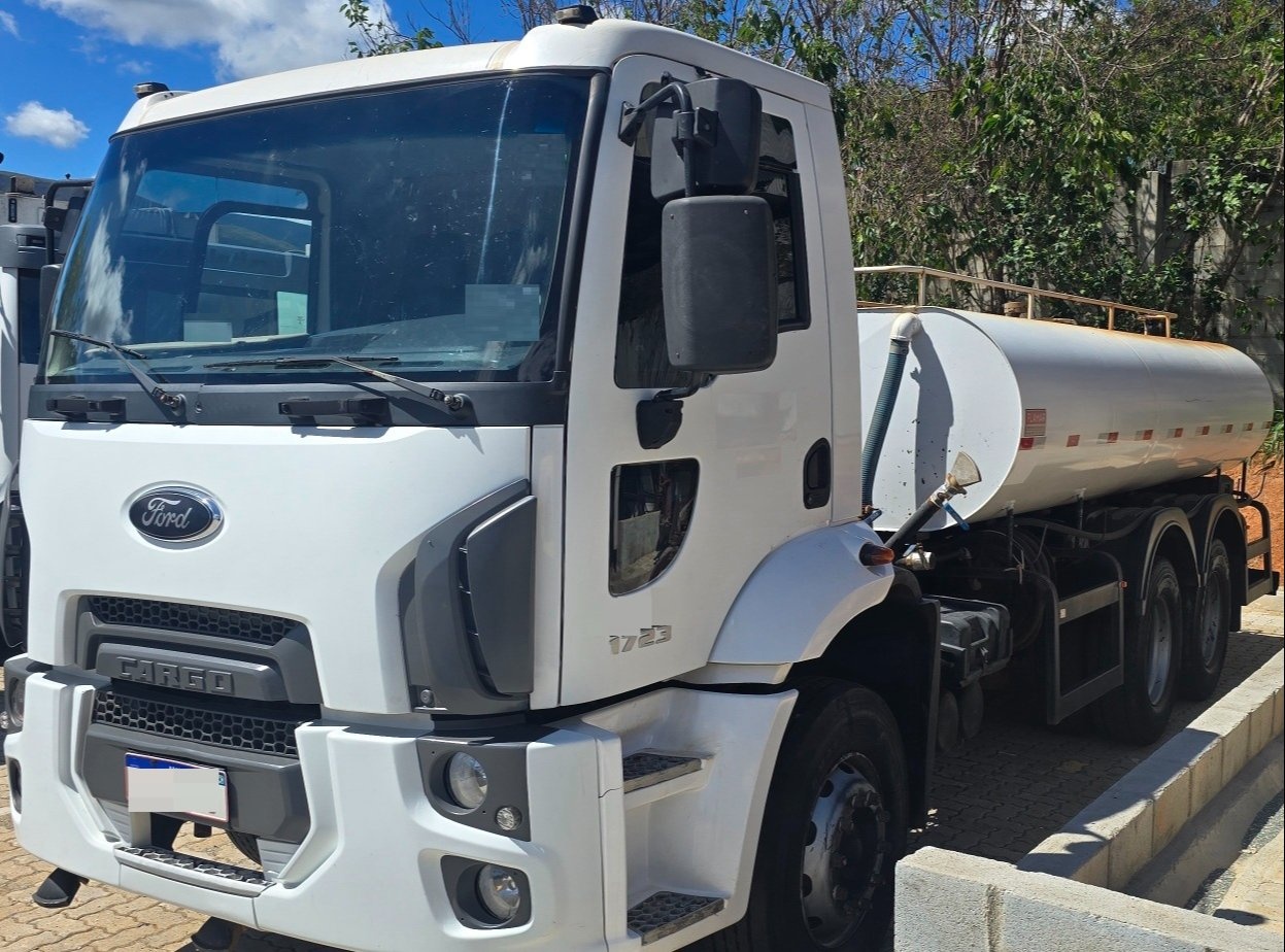 Caminhão Ford CARGO 1723 ano 2013