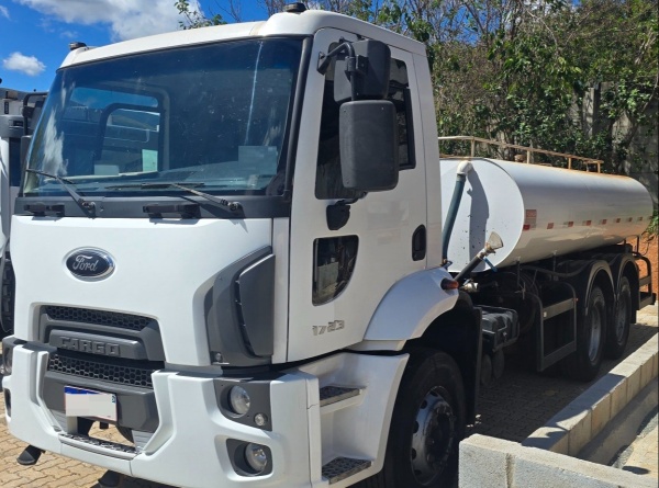 Caminhão Ford CARGO 1723 ano 2013