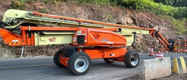 Plataforma JLG 1250 AJP ano 2011 - 1250 AJP - Máquinas para Elevação