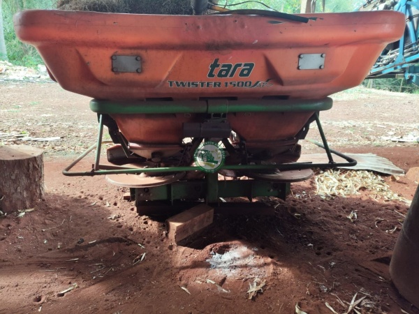 Distribuidor Stara Twister 1500 ano 2013