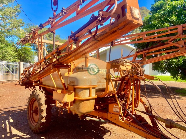 Pulverizador Autopropelido Jacto Columbia AD 18 ano 2004