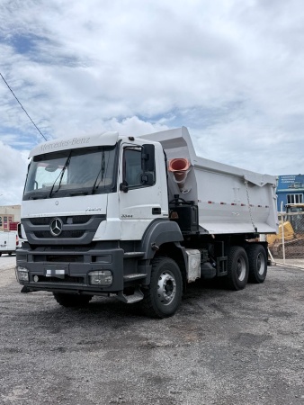 Caminhão Mercedes Benz Axor 3344 ano 2015