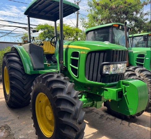 Trator John Deere 6125J ano 2023