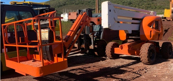 Plataforma JLG 450 AJ ano 2008