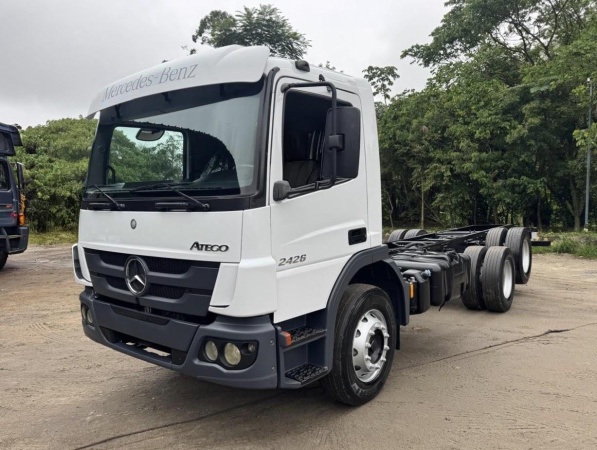 Caminhão Mercedes Benz Atego 2426 ano 2019