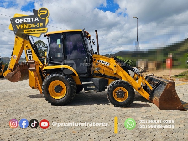 Retroescavadeira JCB 3CX ano 2021