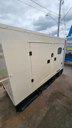 Gerador de Energia Cummins 60 kVA ano 2011