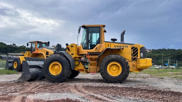 Pá Carregadeira Volvo L120F ano 2022