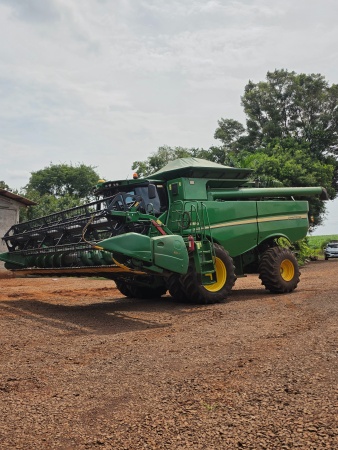 Colheitadeira John Deere S550 ano 2016