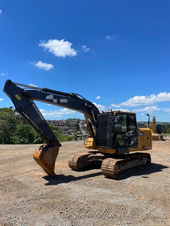 Escavadeira John Deere 130G ano 2014