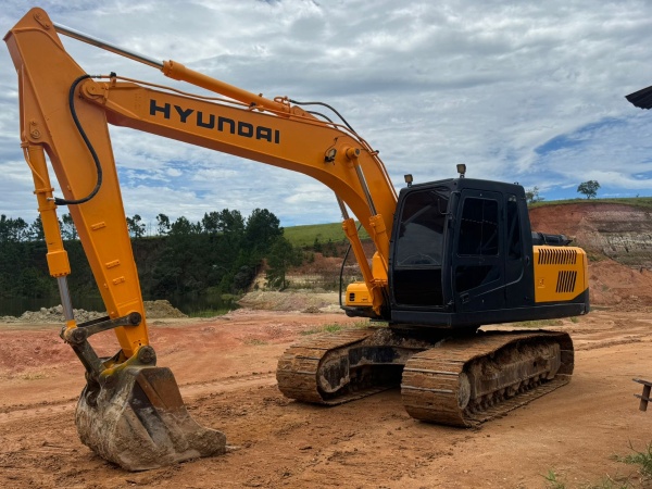 Escavadeira Hyundai R160 LC-7 ano 2008