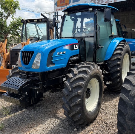 Trator LS Tractor Plus 100 cabinado ano 2016