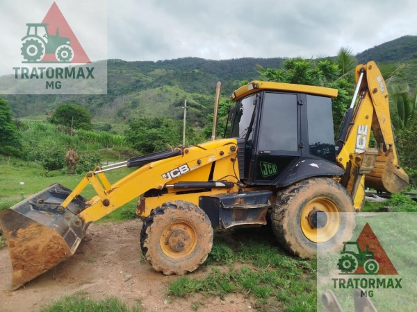 Retroescavadeira JCB 3C PLUS ano 2011 - 3C PLUS - Máquinas de Linha Amarela