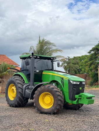 Trator John Deere 8260 R ano 2014 - 8260 R - Máquinas Agrícolas