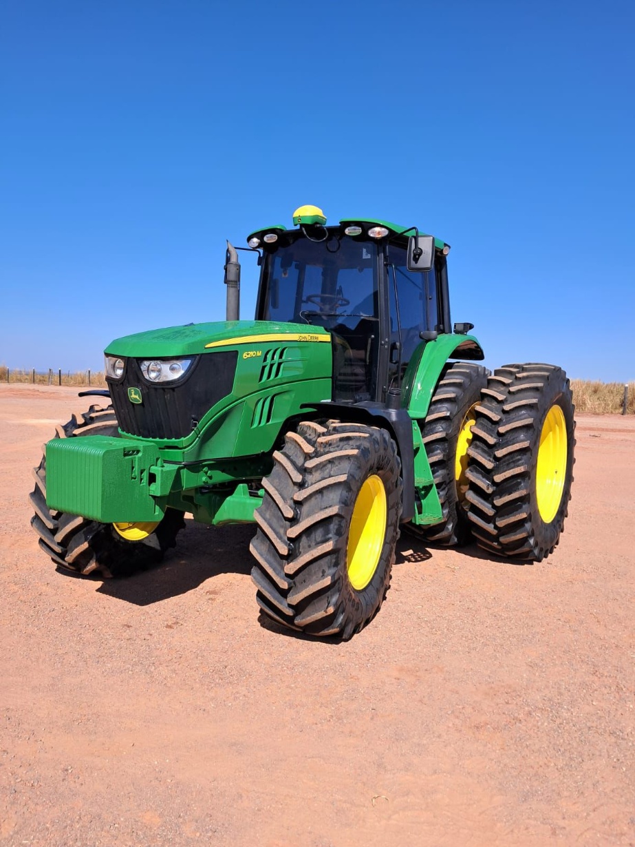 Trator de Esteira John Deere 6210M ano 2022