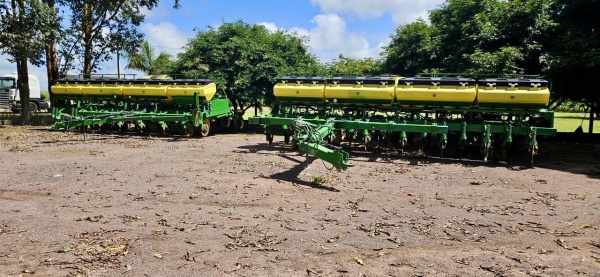 Plantadeira John Deere 2134 ano 2021 - 2134 - Implementos para Plantio