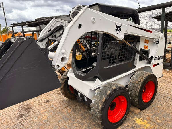 Mini Carregadeira Bobcat S450 ano 2019