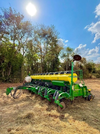 Plantadeira John Deere 2115 ano 2016
