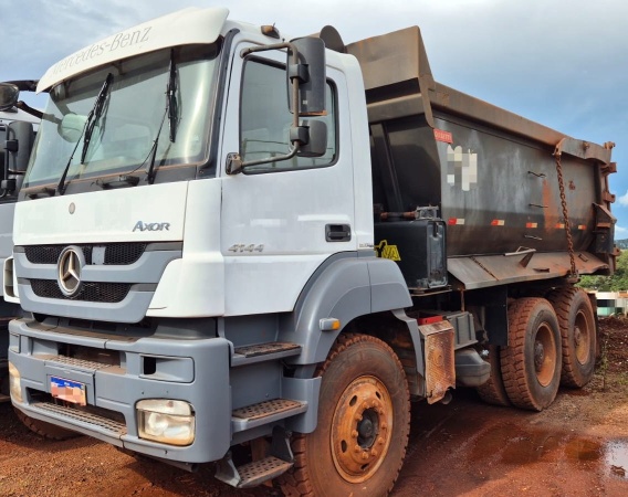 Caminhão Mercedes Benz AXOR 4144 ano 2016