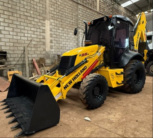 Retroescavadeira New Holland B95B 4x4 ano 2021