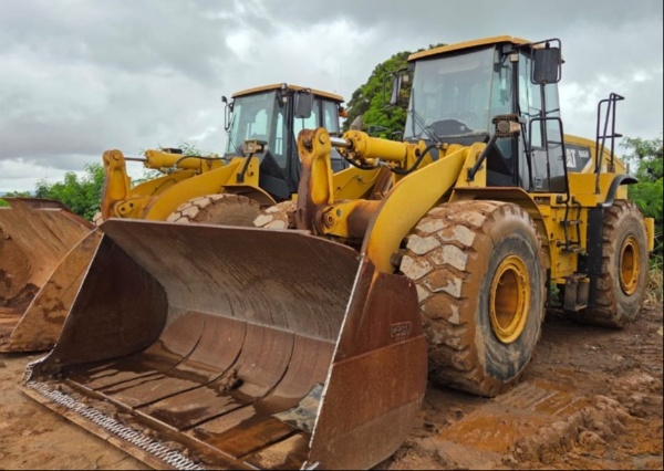 Pá Carregadeira Caterpillar 966H ano 2013