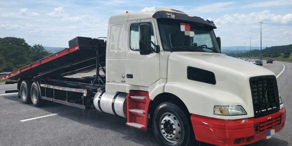 Caminhão Volvo FH12 380 ano 2000 - FH12 380 - Caminhões e Carretas