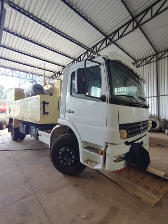 Caminhão Mercedes Benz Atego 1418 ano 2008