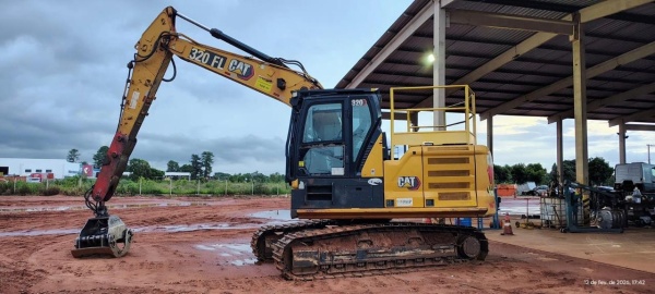 Escavadeira Caterpillar 320 FL ano 2022