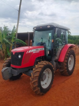 Trator Massey Ferguson MF 4283 ano 2011