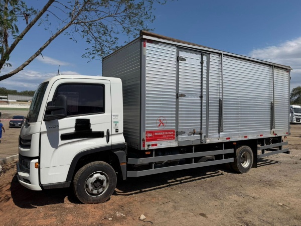 Caminhão Volkswagen 11180 4x2 ano 2024