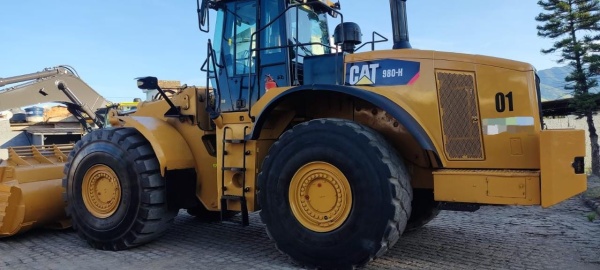 Pá Carregadeira Caterpillar 980 ano 2016