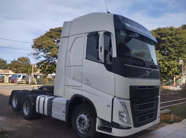Caminhão Volvo FH 460 6x2 ano 2024