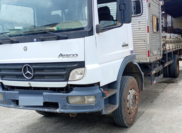 Caminhão Mercedes Benz Atego ano 2008