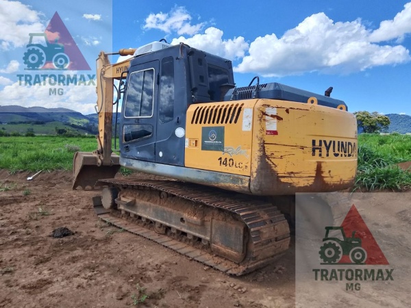 Escavadeira com Garras Hyundai 140LC ano 2011