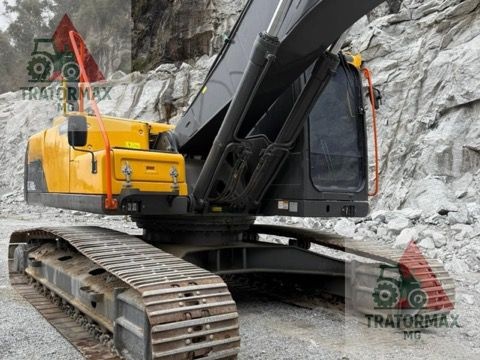 Escavadeira Volvo EC240BLC ano 2002