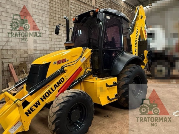 Retroescavadeira New Holland B95B 4x4 ano 2021