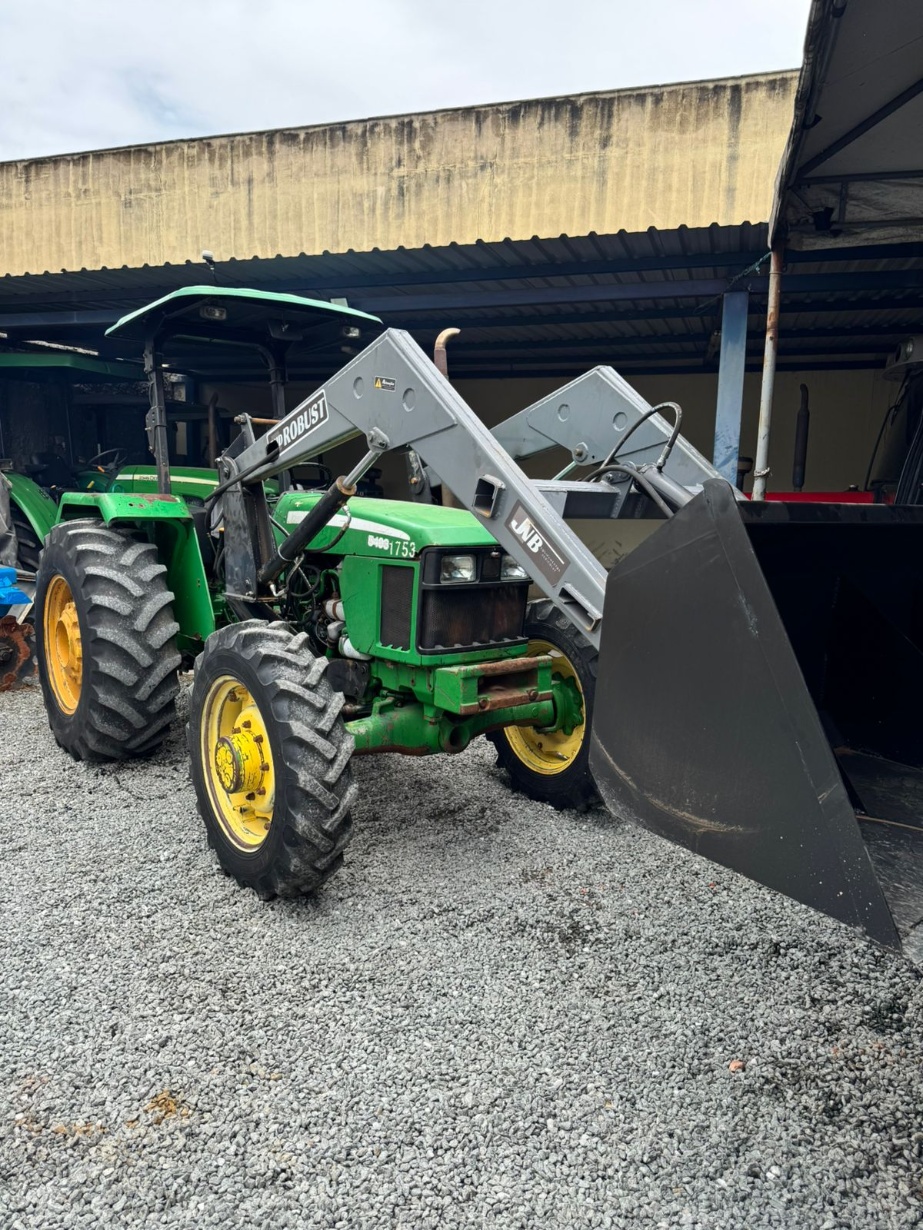 Trator John Deere 5403 ano 2007
